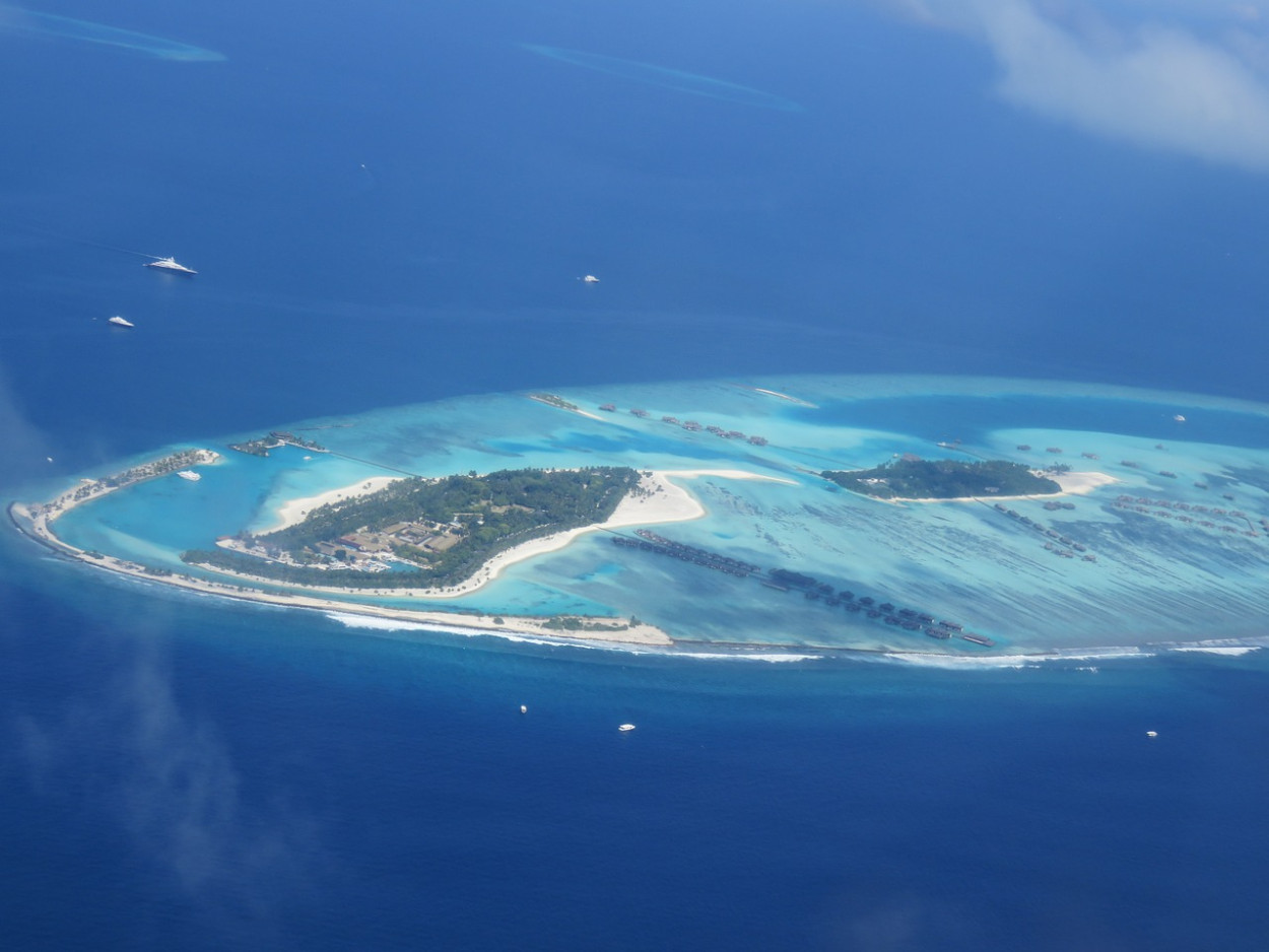 maldives-gd7e21ce57_1280.jpg