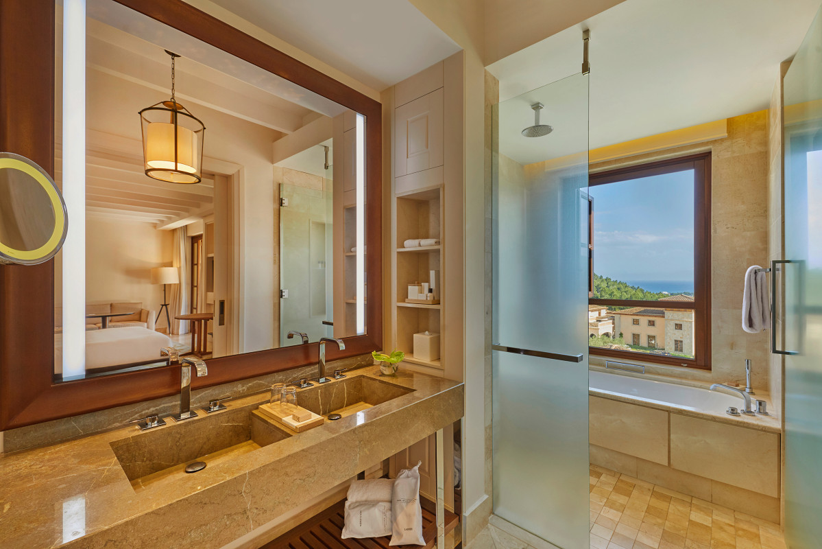 Cap-Vermell-Grand-Hotel-Junior-Suite-Valley-View-Bathroom.jpg