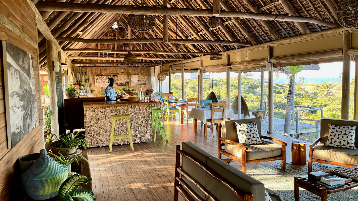 Travessia-Beach-Lodge-Mozambique-Restaurant.jpeg