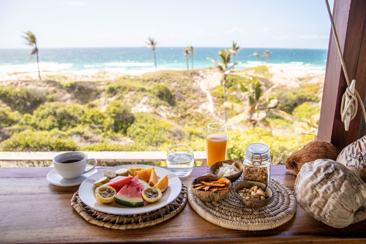 Travessia-Beach-Lodge-Mozambique-Breakfast Pool Lounge2.jpg