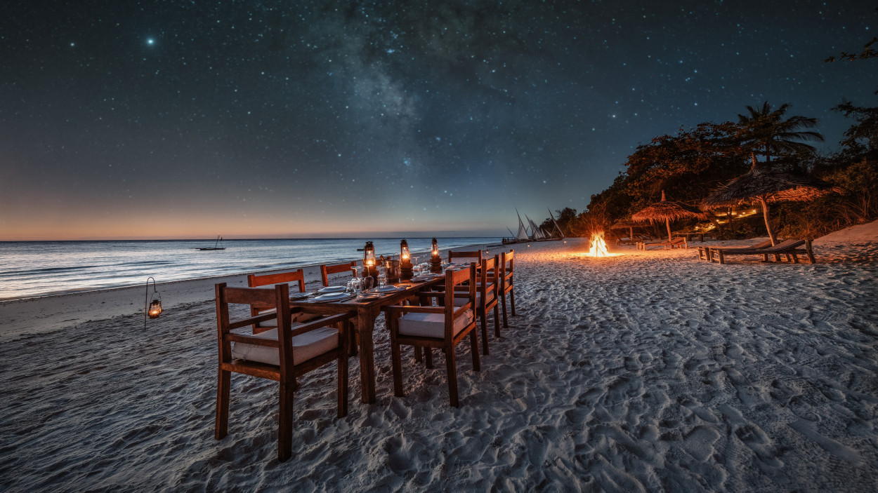 BeachDinnerWithOcean_Landscape.jpg