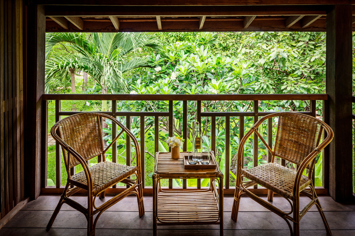Deluxe Khmer Bungalow-Terrasse.jpg